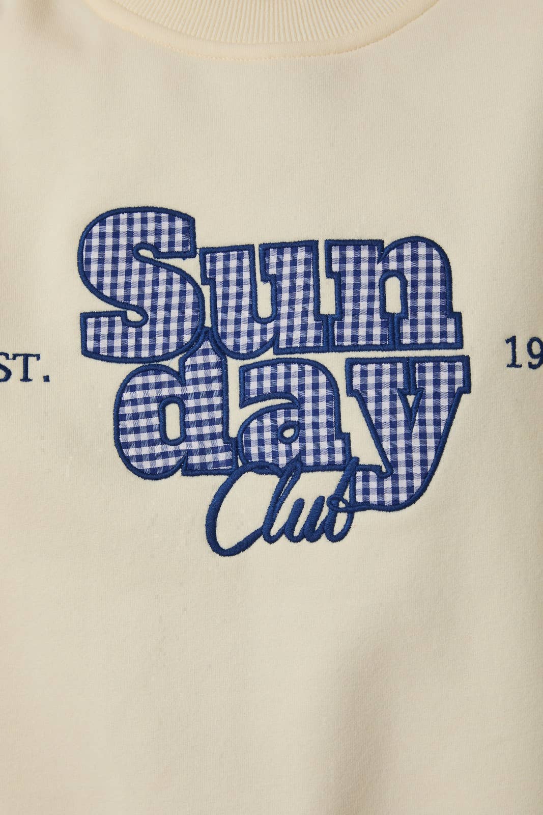"SUNDAY CLUB" GRAPHIC SWEATSHIRT