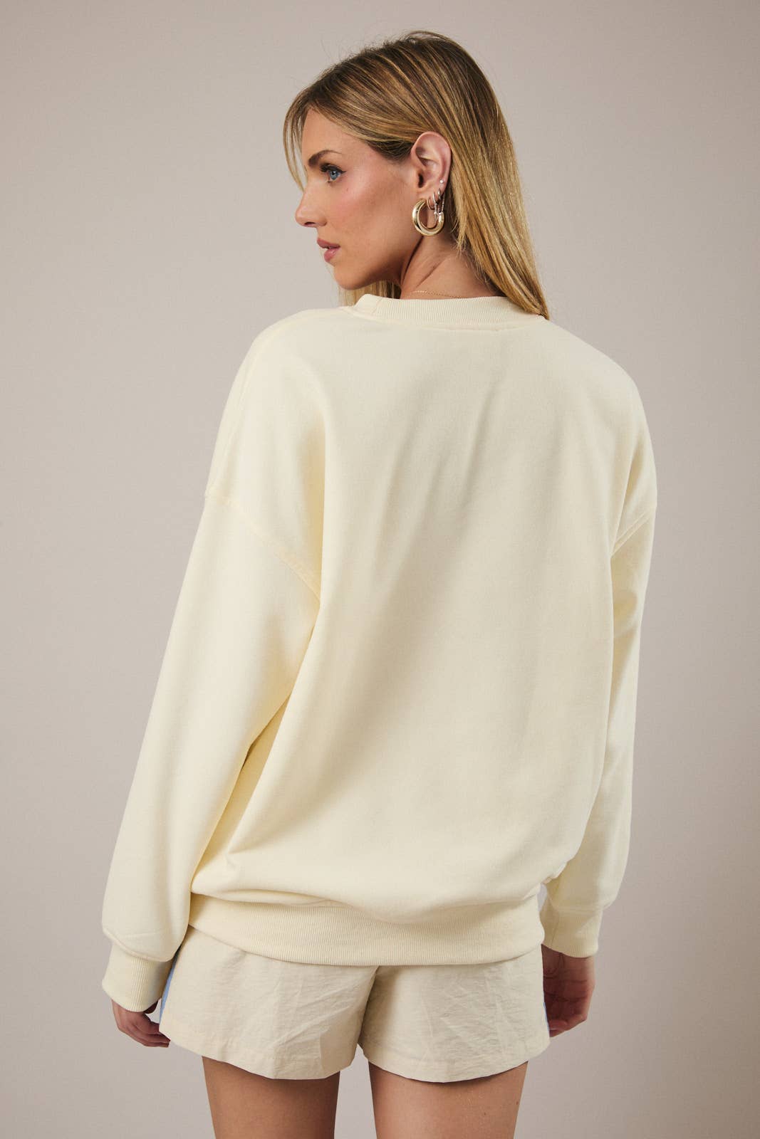 "SUNDAY CLUB" GRAPHIC SWEATSHIRT